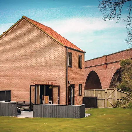 Holiday home The Cinder Warren